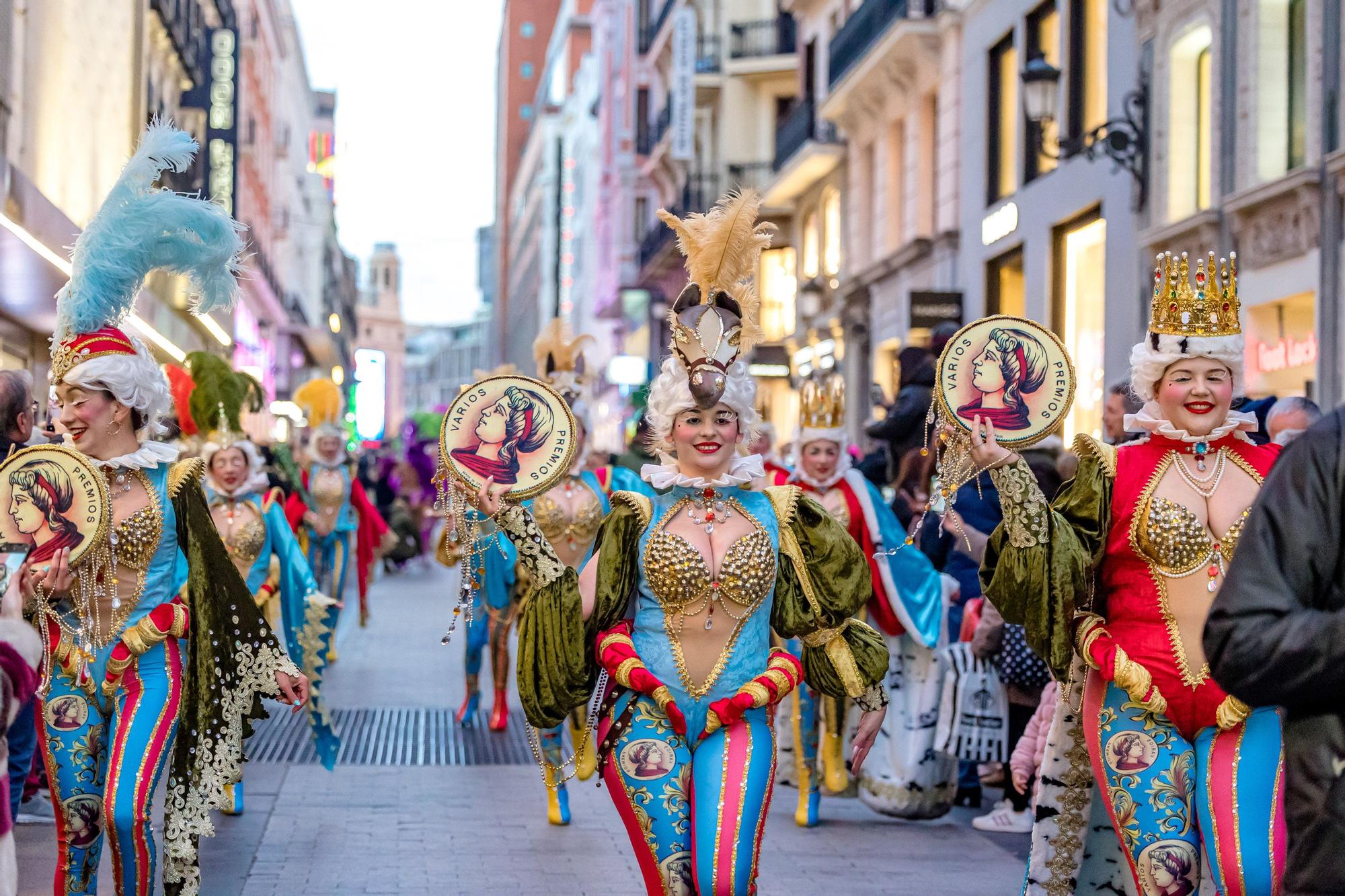 El Carnaval de Torrevieja desfila en el centro de Madrid con motivo de Fitur