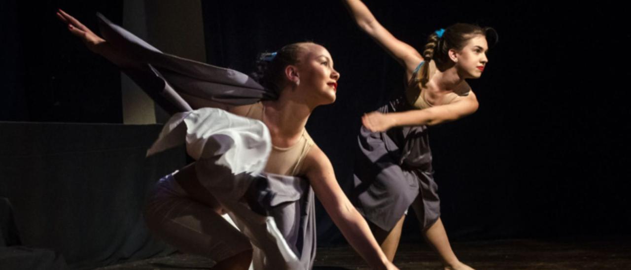 La lectura de teatre s’utilitza com a recurs pedagògic a l’aula. | FBFL