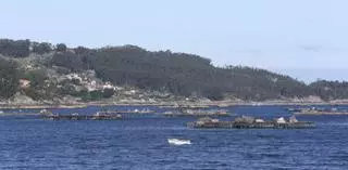 El bateeiro «Cruceiro de Hío» ofrece una ruta turística en Aldán