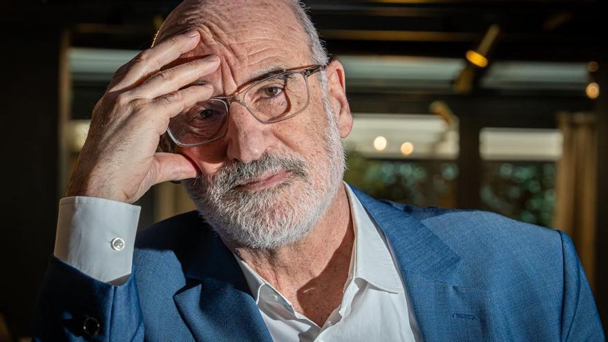 Fernando Aramburu publica su libro de relatos &#039;Hombre caído&#039;: &quot;Mi generación conoció el franquismo, no el de los libros, sino el auténtico. Y no queremos eso&quot;