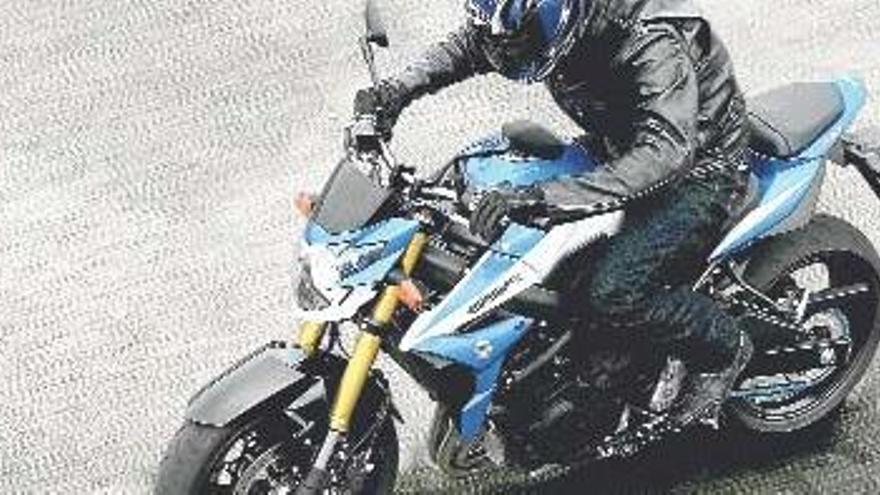 Atractiva, accesible y sobre todo tan rápida como divertida, así es la polivalente Suzuki GSR 750Z