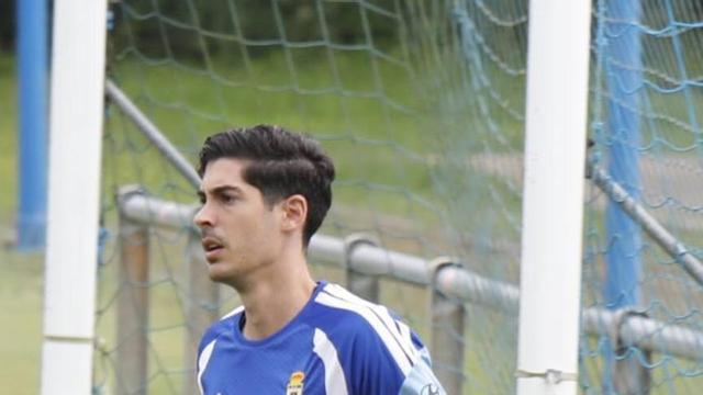 A la izquierda, Carlos Fernández; a la derecha,  Daniel Villahermosa, ayer durante el entrenamiento en El Requexón. | FERNANDO RODRÍGUEZ
