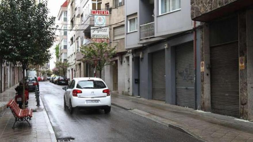 El conductor fugado alcanzó a la menor a las 8 de la mañana de ayer en esta calle.  // Iñaki Osorio