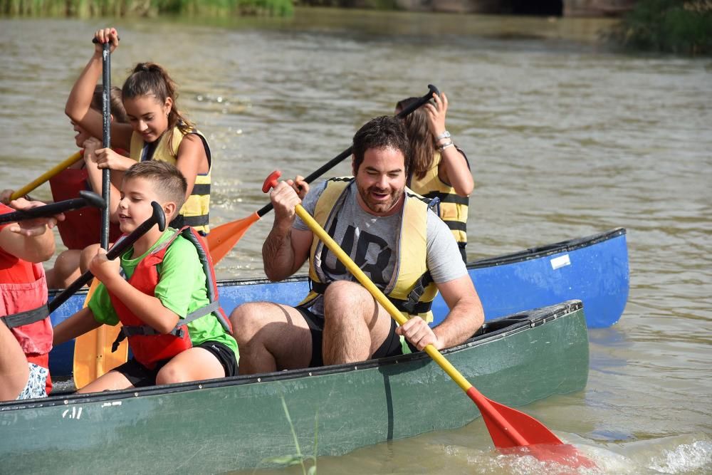 Més de 170 persones participen en la sisena Competició de Canoes al riu de Sallent