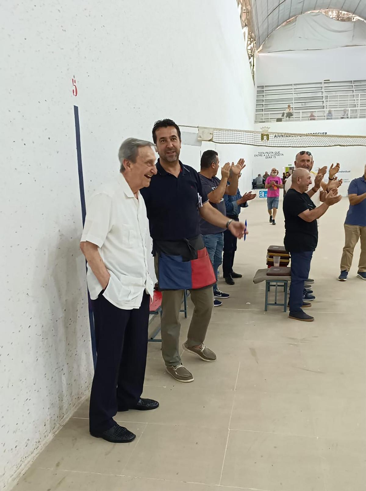 El mític Rovellet es va acostar a veure la partida a Pedreguer.