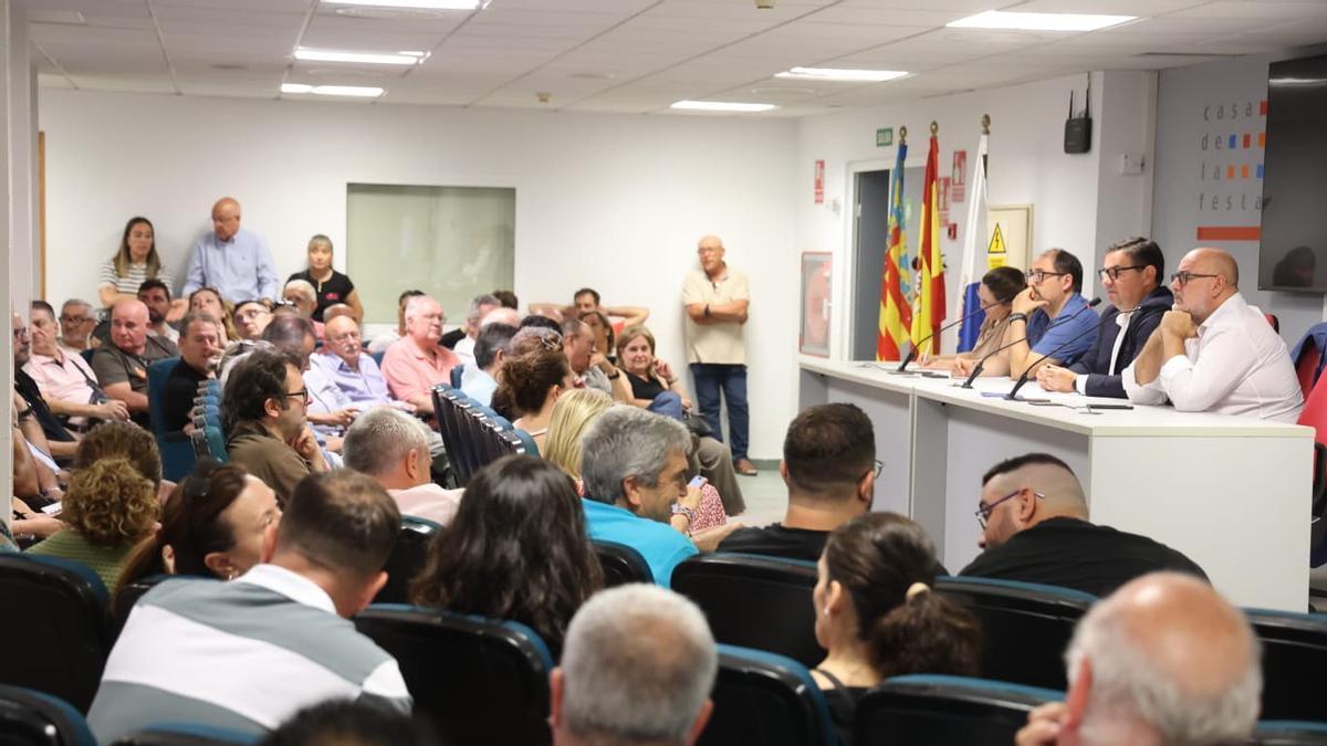 Las Hogueras activan las mesas de trabajo para reformar cinco ordenanzas municipales
