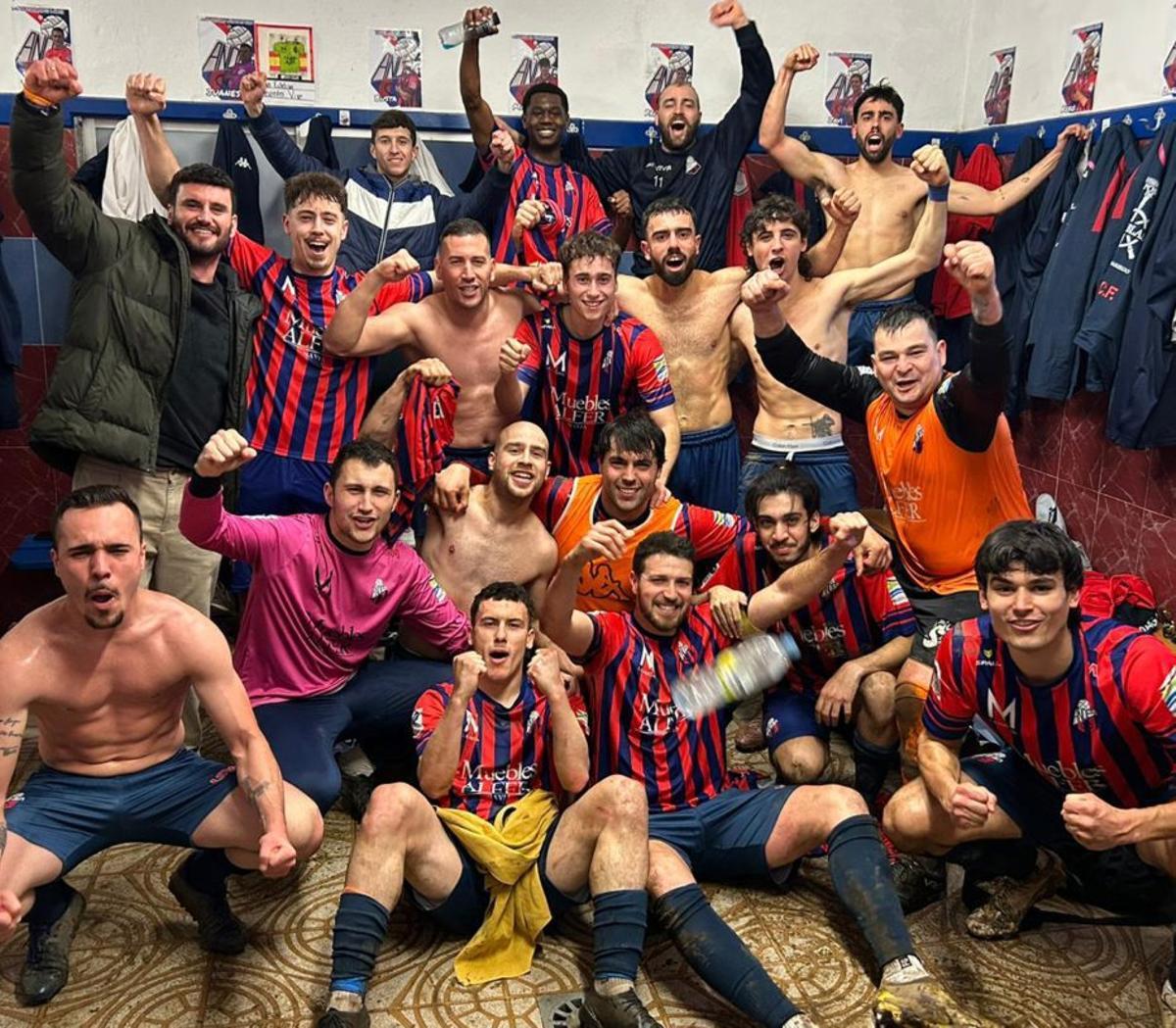 Los futbolistas del Andés celebran su victoria ante el Hispano. |