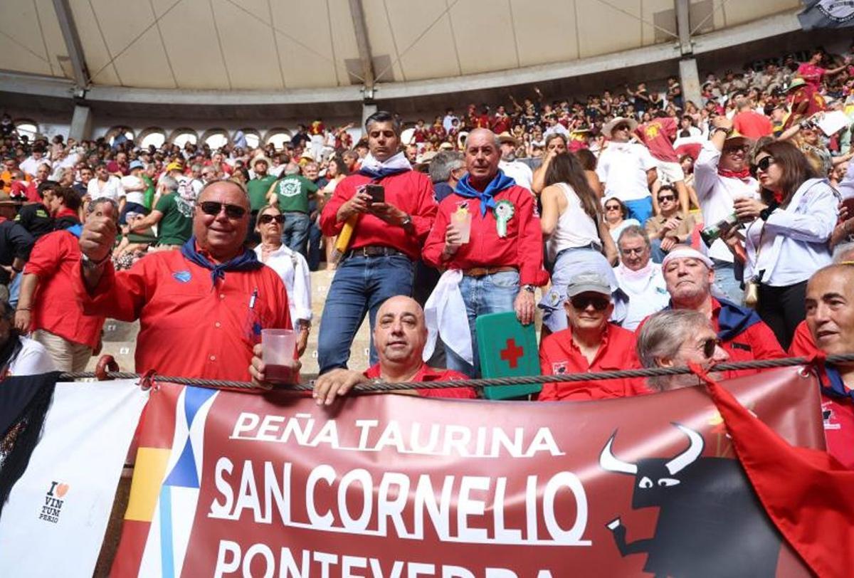 Peña taurina San Cornelio, en los tendidos de la plaza. | GUSTAVO SANTOS