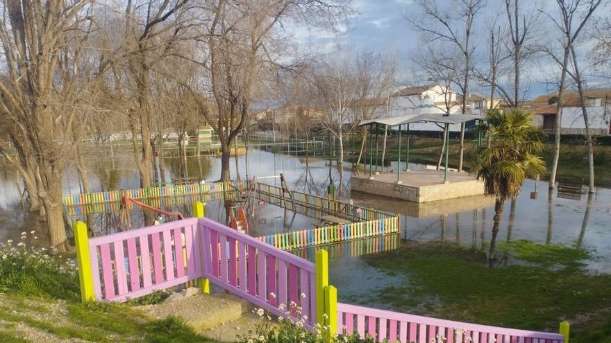 La doble crecida que pone en vilo a los pueblos de la ribera del Ebro: "Volvemos a estar con incertidumbre y angustia"