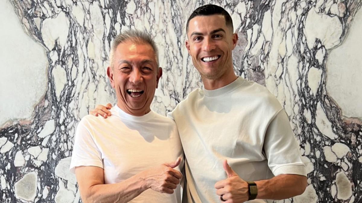 Peter Lim y Cristiano Ronaldo, posando felices para una foto