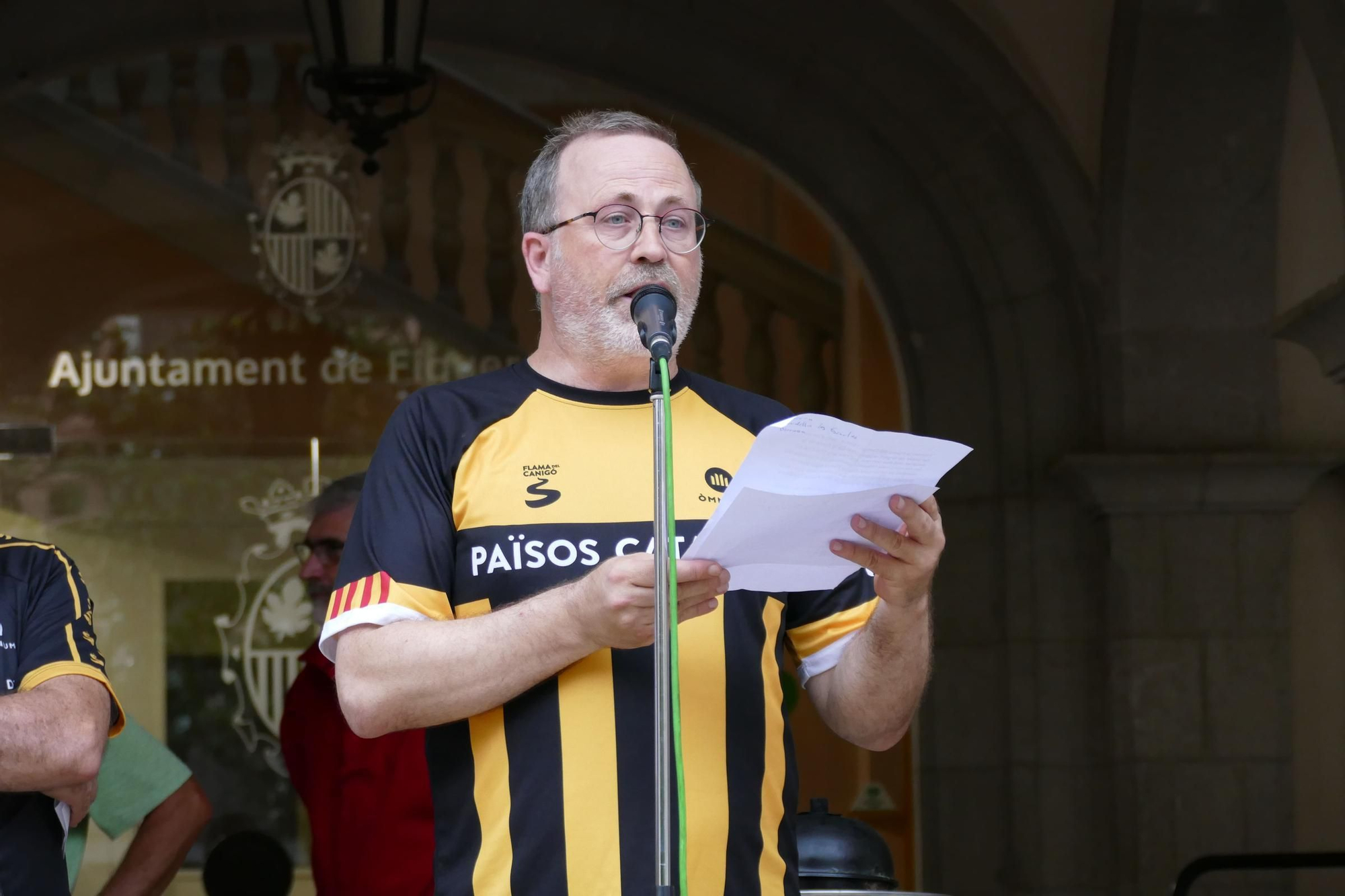 Figueres rep la Flama del Canigó i reparteix la llum de la catalanitat per tota la comarca