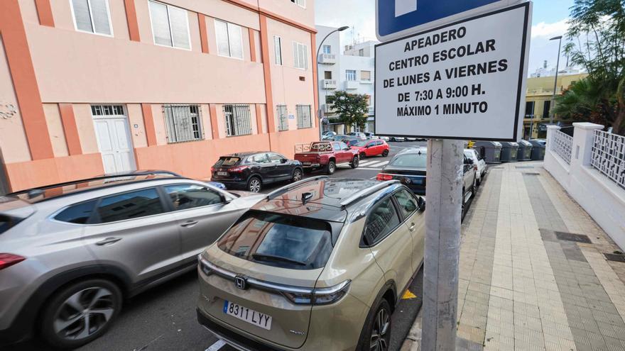 Santa Cruz prueba en los accesos al colegio Hispano Inglés el proyecto ‘Besa y vete’