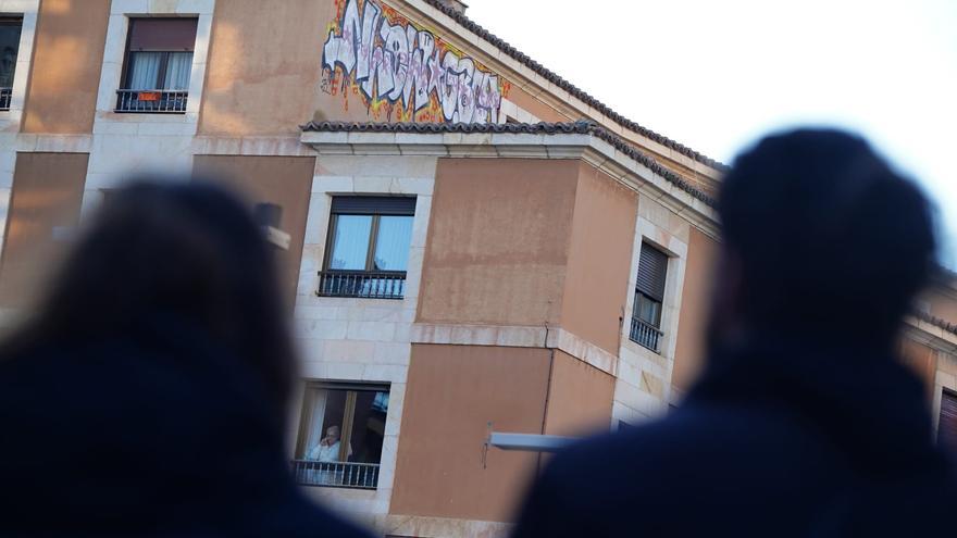 Un grafiti &quot;de altura&quot; en Santa Clara: aparece una pintada en la azotea de un edificio de Zamora