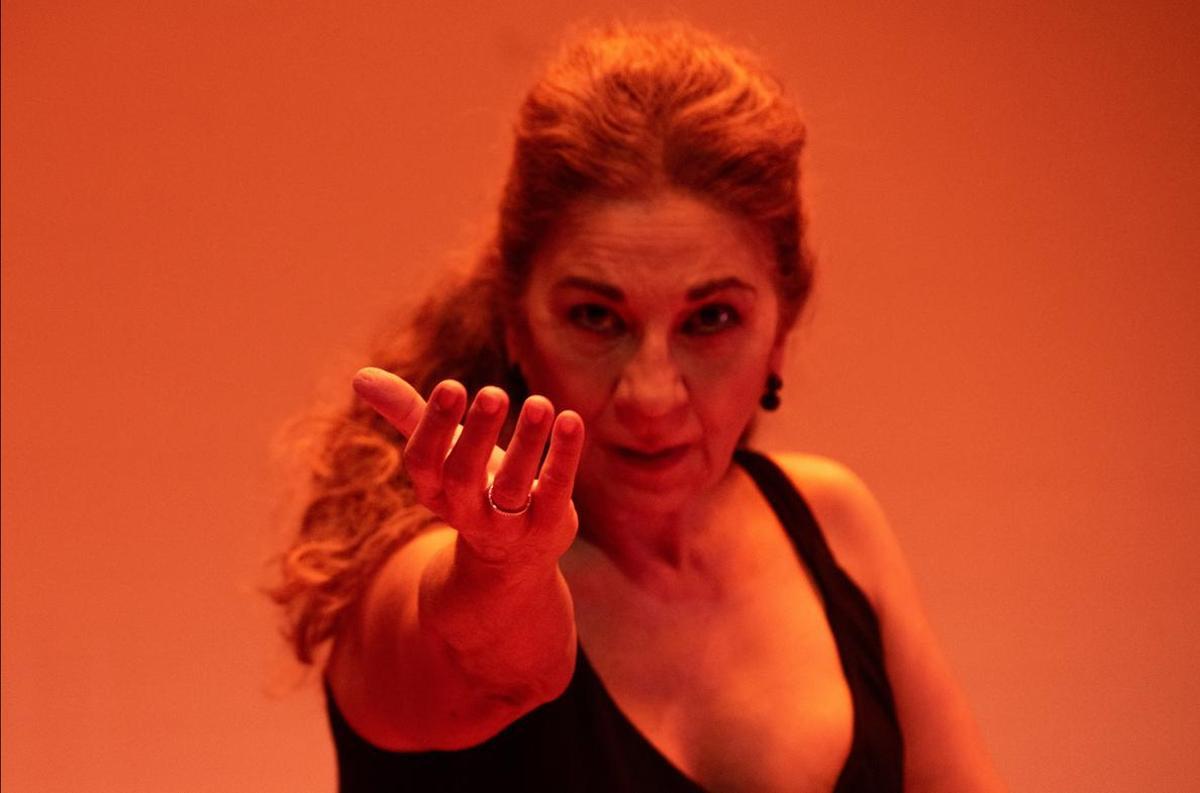 Lolita interpreta a Poncia en el teatro Principal