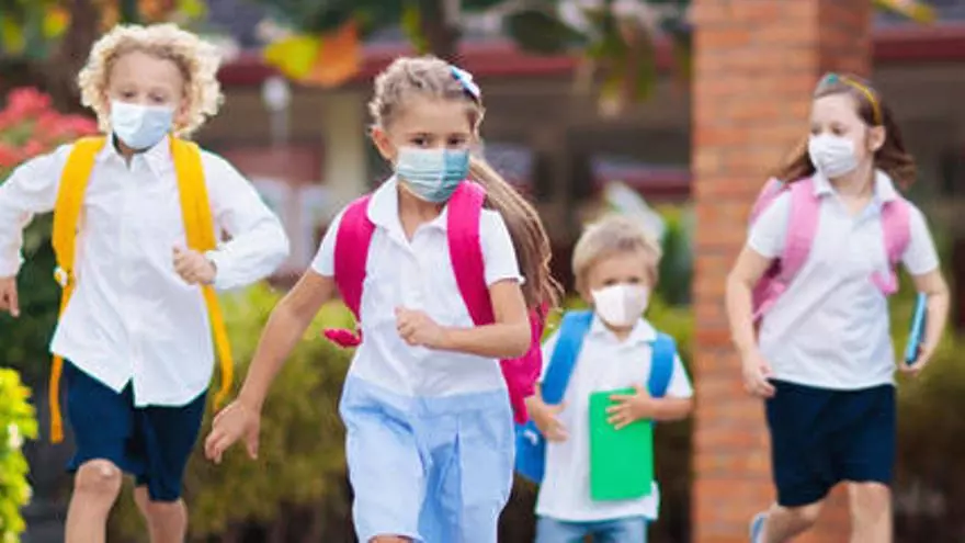 No llevar al niño al cole por la covid-19: ¿absentismo o causa justificada?