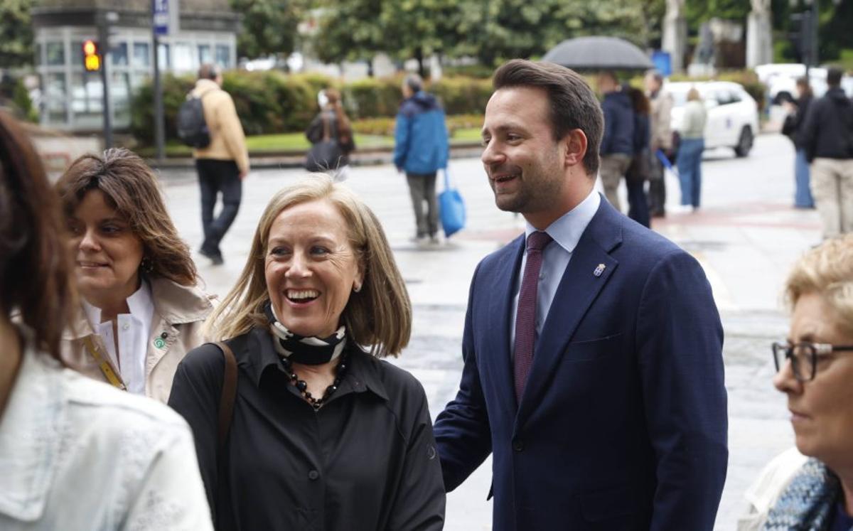 Álvaro Queipo, Pilar Pardo y, a la izquierda, Beatriz Polledo.