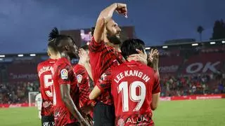 El Mallorca obliga al Valencia a seguir remando por la salvación