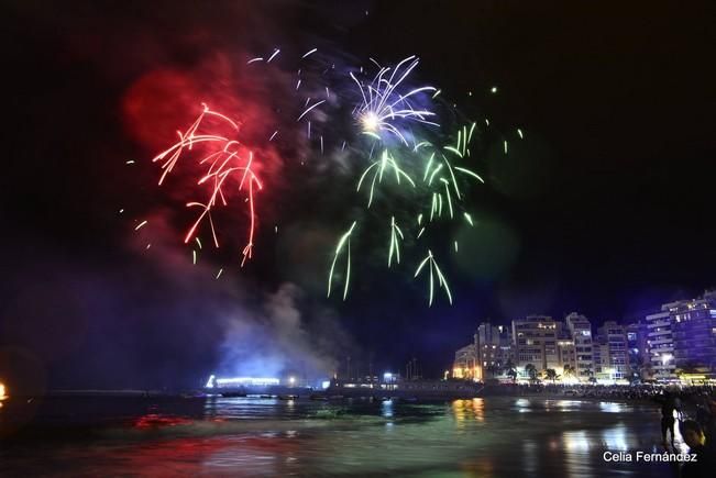 Espectáculo de fuegos artificiales tras el entierro de la sardina