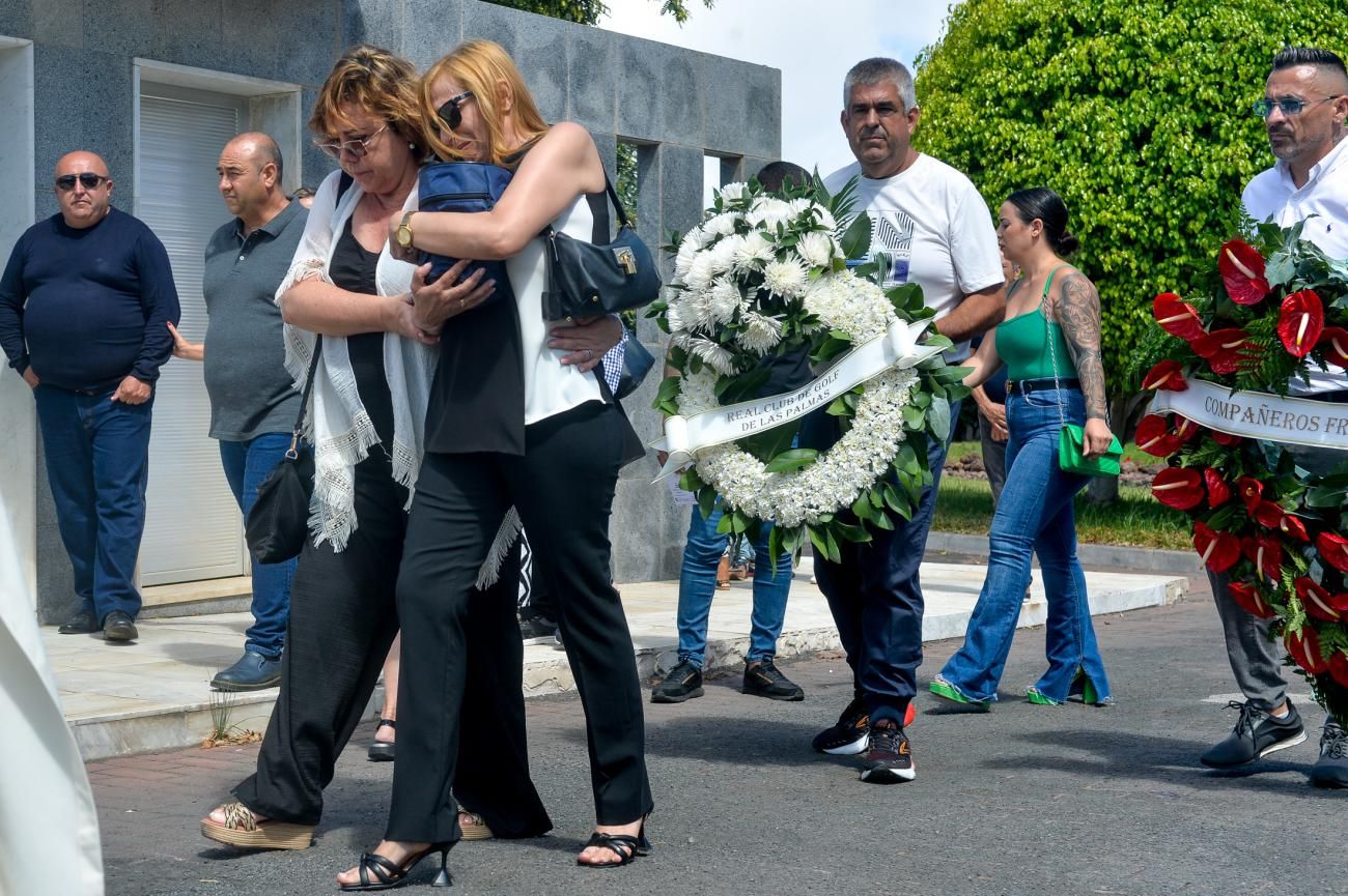 Ángel Ferrera ya descansa en el cementerio