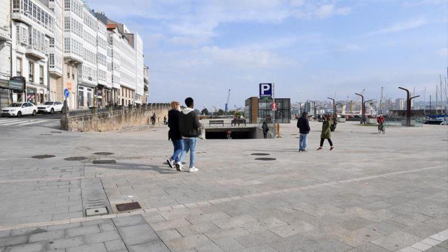 La dársena de O Parrote, en la Marina de A Coruña, un día de primavera.