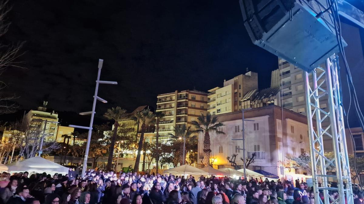 Público asistente a una de las orquestas en Sagunt.
