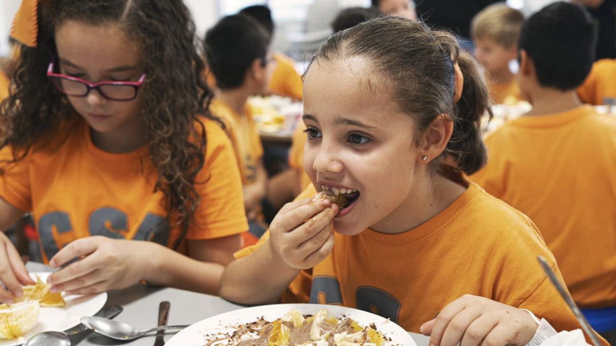 ‘DisFRUTAndo’ busca fomentar el consumo de fruta en los niños