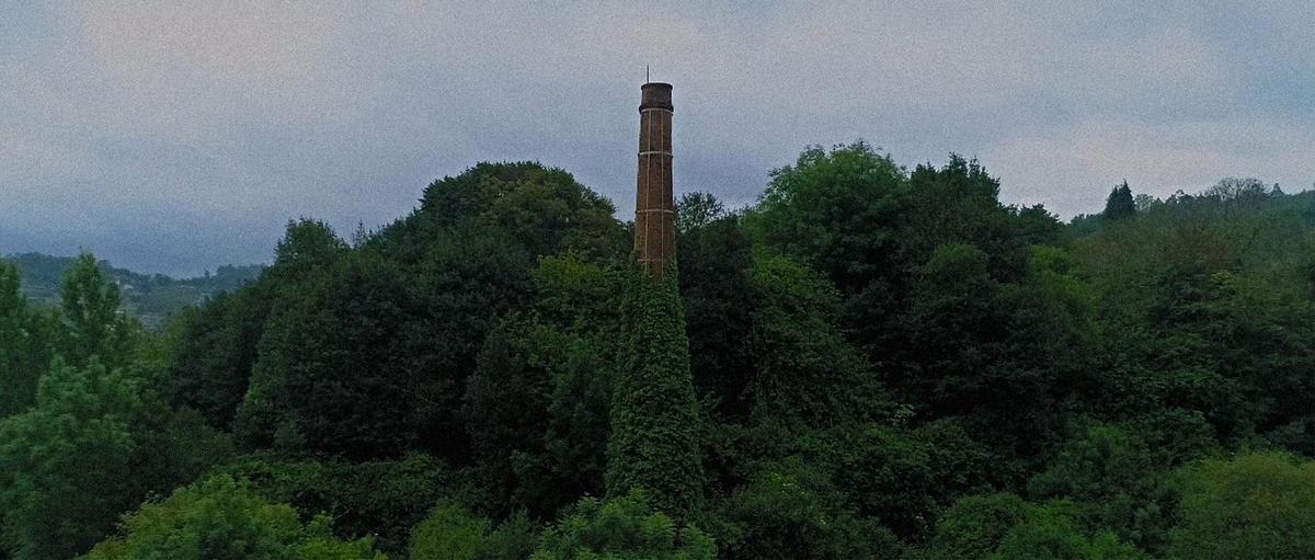 Chimenea de la antigua fábrica de curtidos de Betanzos.