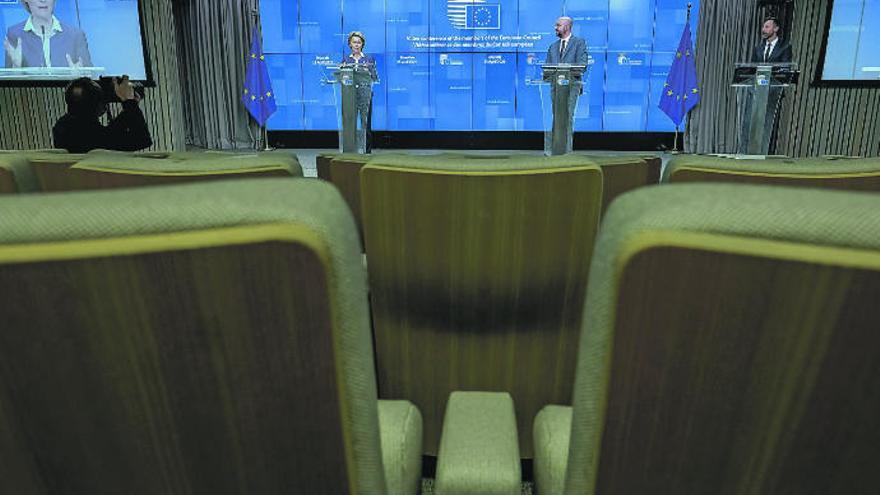 La presidenta de la Comisión, Úrsula Von der Leyen, y el presidente del Consejo Europeo, Charles Michel.