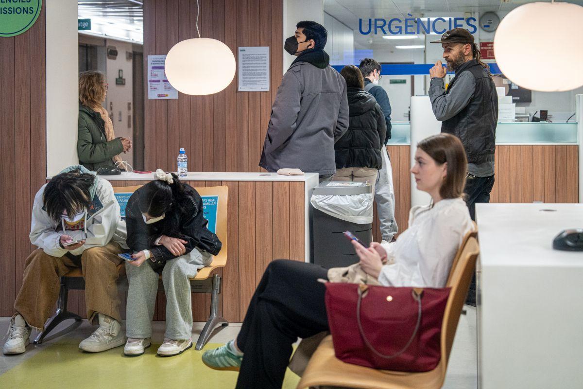 Catalunya obliga a usar mascarilla en hospitales, CAP y residencias para contener la gripe