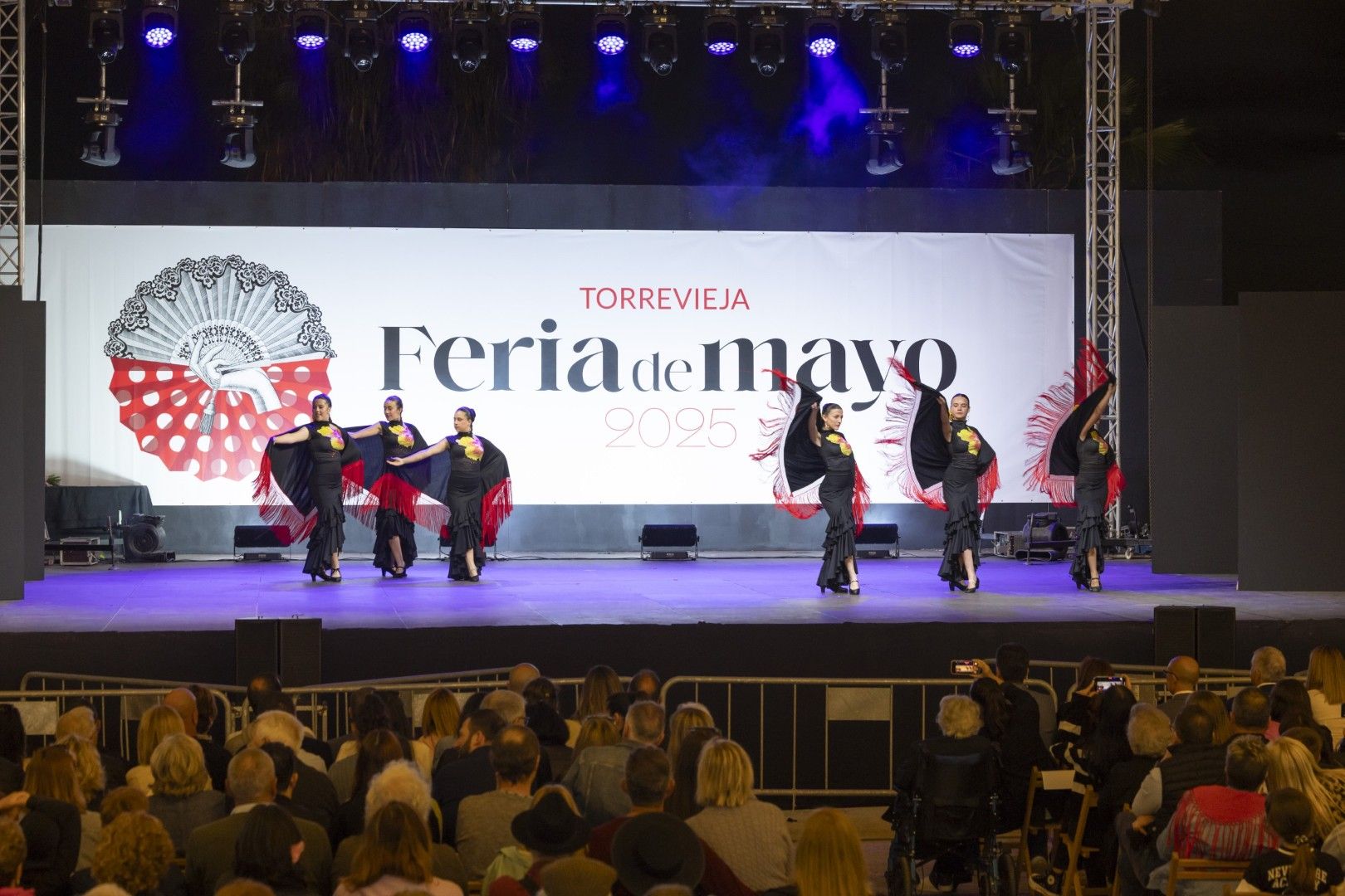 Por sevillanas en la Feria de Mayo de Torrevieja 2025
