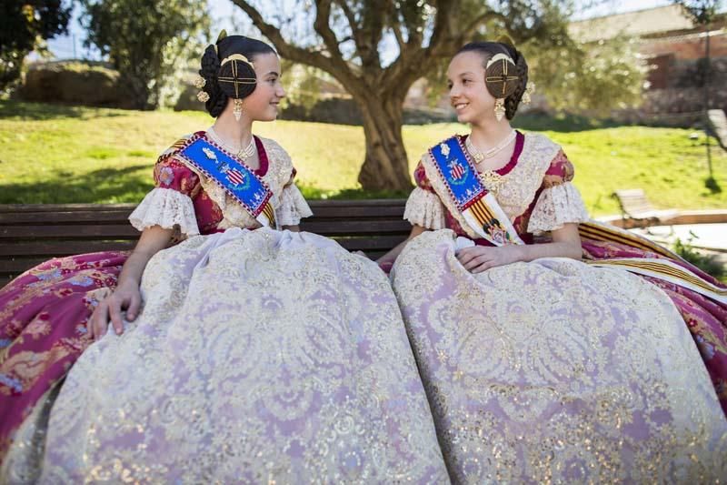 Visita de la fallera mayor infantil y la corte de honor a les Coves de Sant Josep