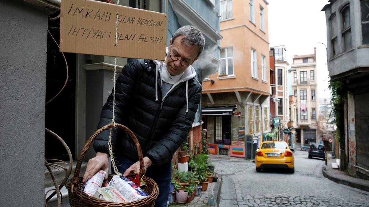 Las cestas vuelven a las calles en Turquía
