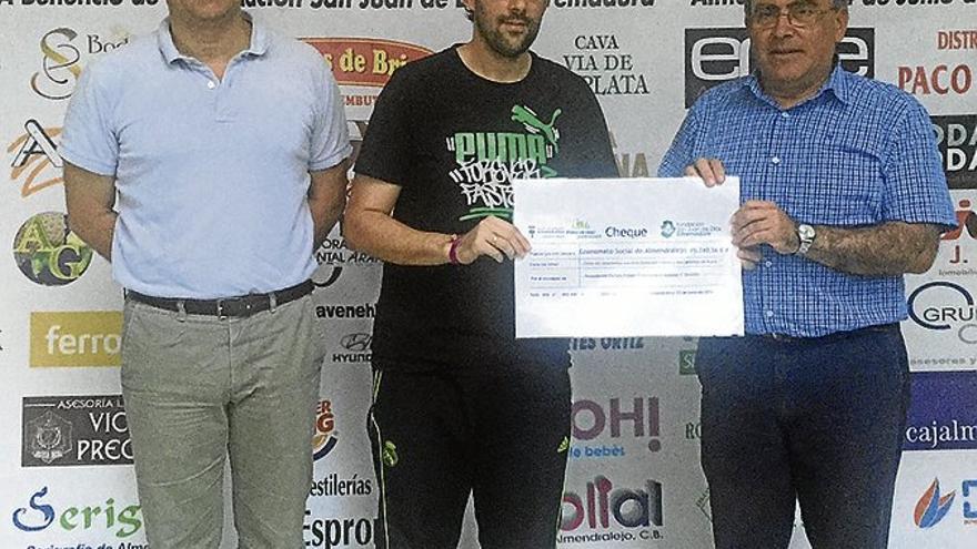 El aniversario del ascenso del CF Extremadura recauda 5.740 euros