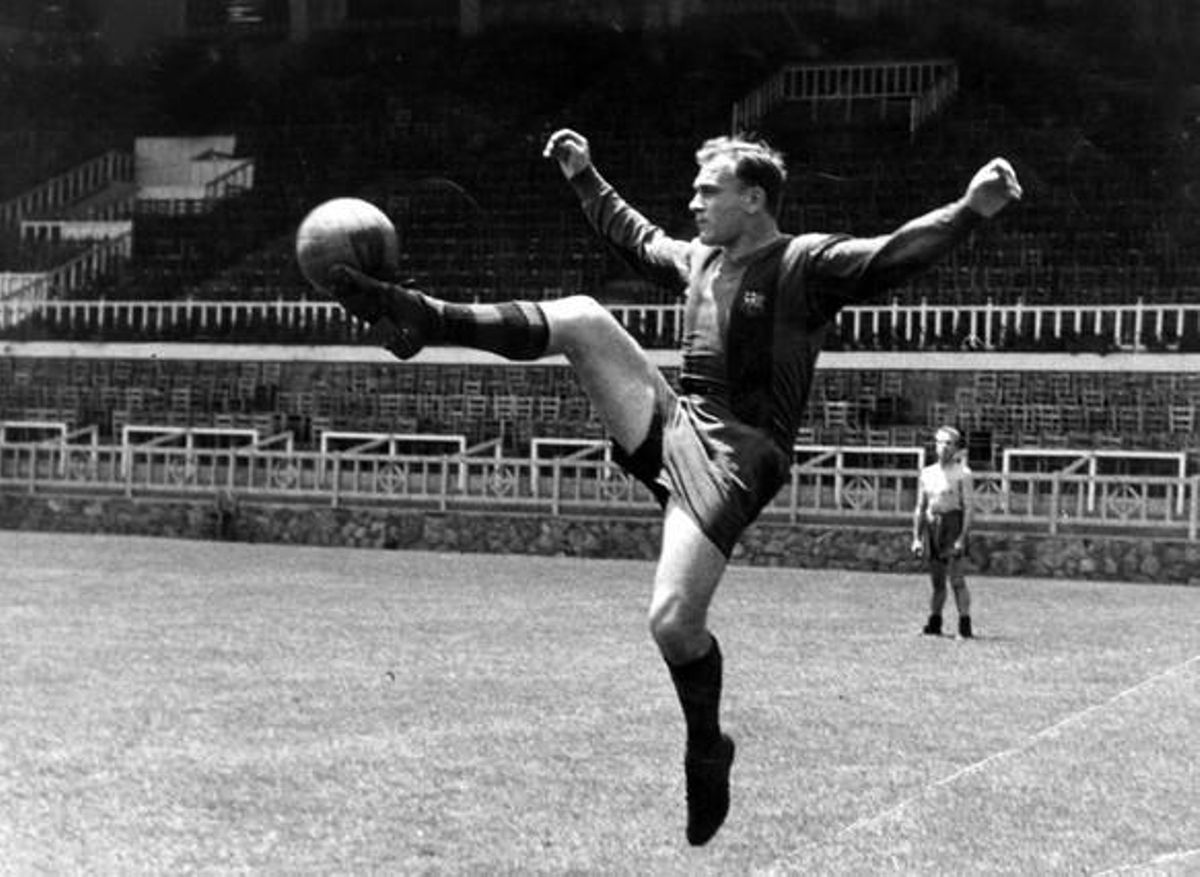 Di Stéfano s’entrena al camp de les Corts, durant la seva breu etapa com a jugador del FC Barcelona.