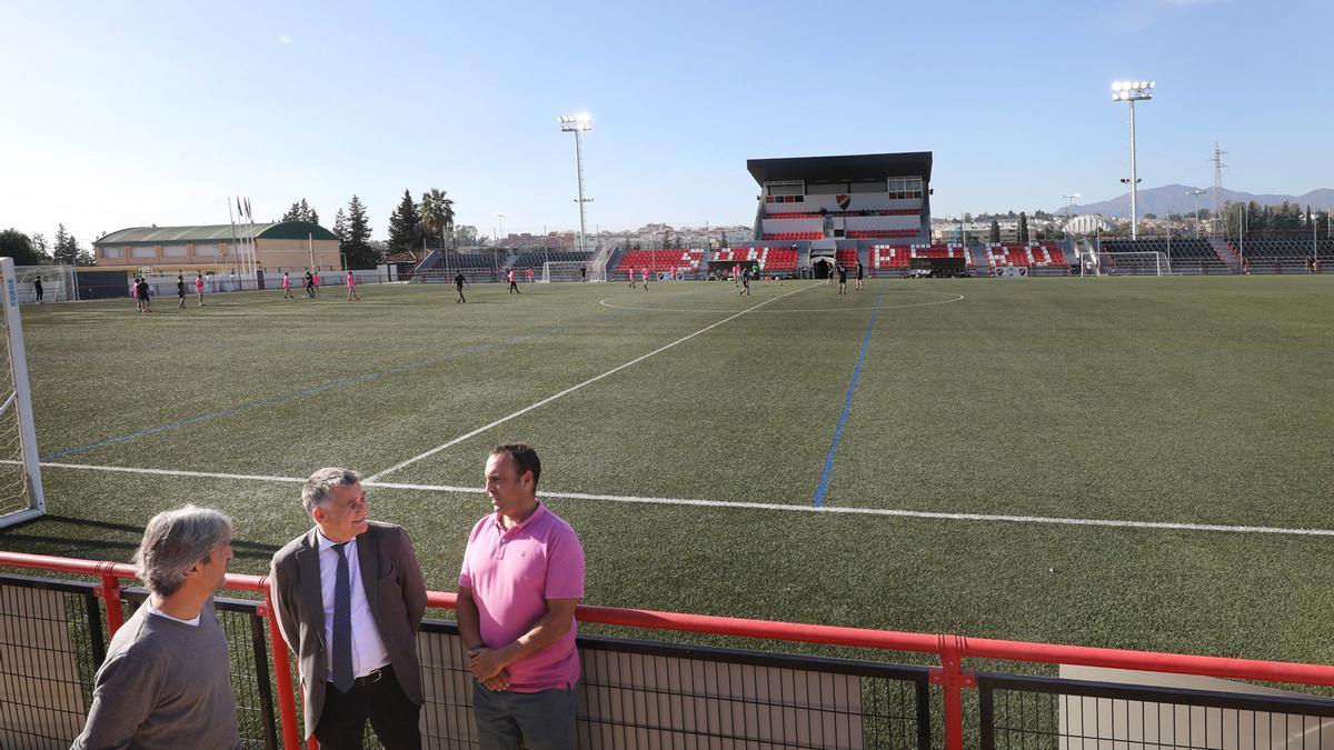 El teniente de alcalde, Javier García, vistia el complejo deportivo de San Pedro Alcántara junto al concejal de Actividades Deportivas sampedreño, Javier Mérida