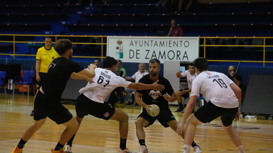 El Balonmano Zamora Enamora vuelve con triunfo al Ángel Nieto al superar a BM Alcobendas