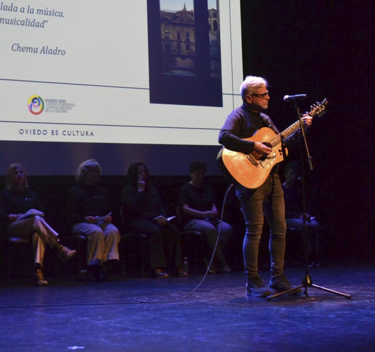 El Filarmónica recita versos por la capitalidad | GUILLERMO GARCÍA