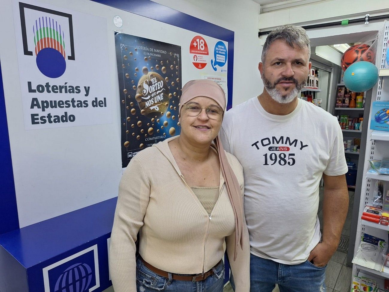 La alegría de los premios de la Lotería de Navidad en Gran Canaria, en imágenes