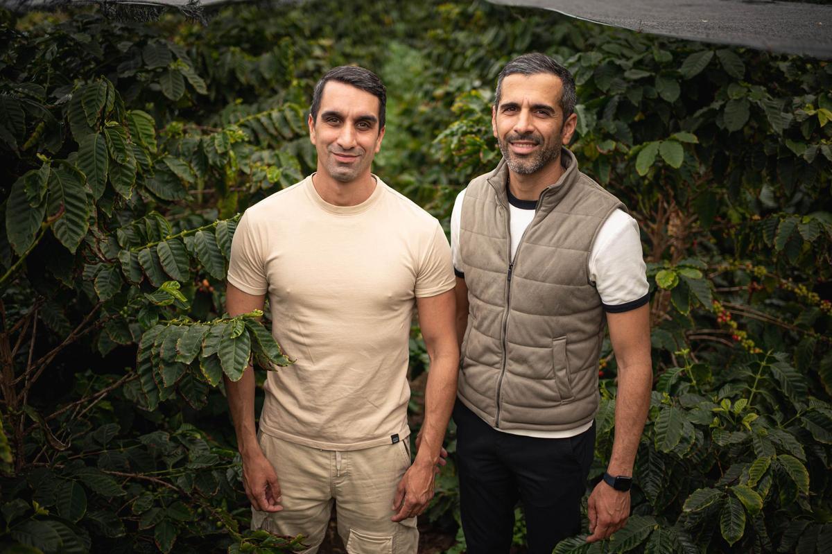 Los hermanos Abreu, productores de café en San Juan de la Rambla