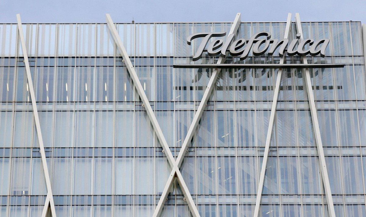 FILE PHOTO: The logo of Spain’s Telefonica is seen on top of their headquarters building in Barcelona February 25, 2015.    REUTERS/Albert Gea/File Photo                         GLOBAL BUSINESS WEEK AHEAD - SEARCH GLOBAL BUSINESS 19 FEB FOR ALL IMAGES