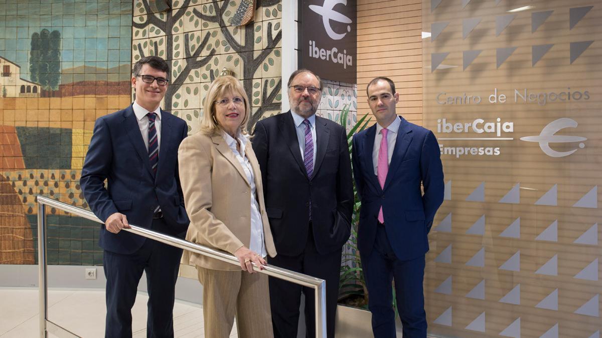 Los participantes en la mesa redonda de El Periódico e Ibercaja