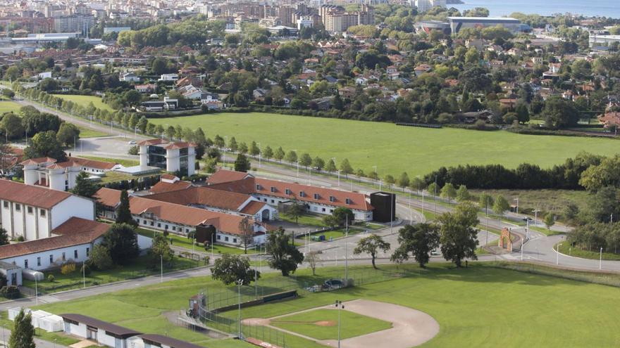 Entorno de la UNED, con parte de la finca de La Formigosa enfrente.