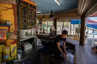El paro baja en 1.357 personas en julio, hasta los 2,4 millones