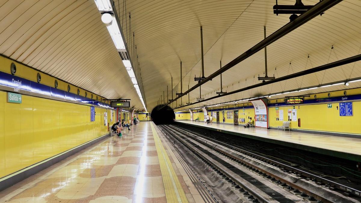 En un inicio, el suburbano estimó un poco más de 30 minutos para poner solución al problema, peor terminó ampliándolo a más de dos horas