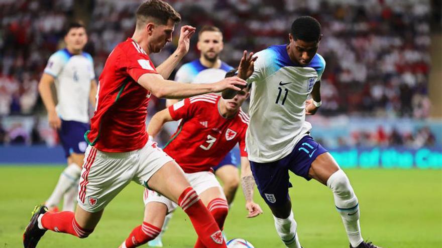 Inglaterra ni suda para batir a Gales y encontrarse con Senegal en octavos