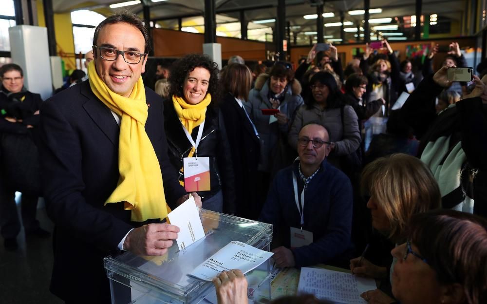 Ciudadanos depositan su voto