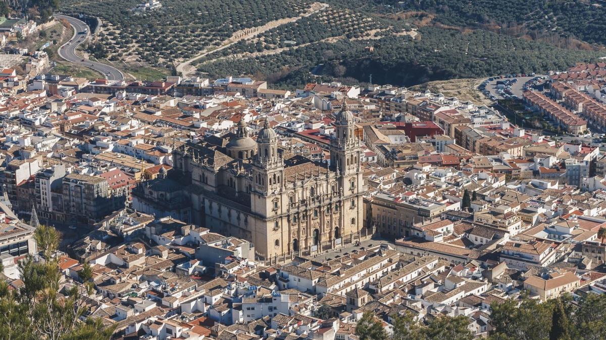 Así es la catedral andaluza que aspira a ser Patrimonio de la Humanidad: inspiró la Basílica de San Pedro de Roma y tiene un Papa enterrado en ella