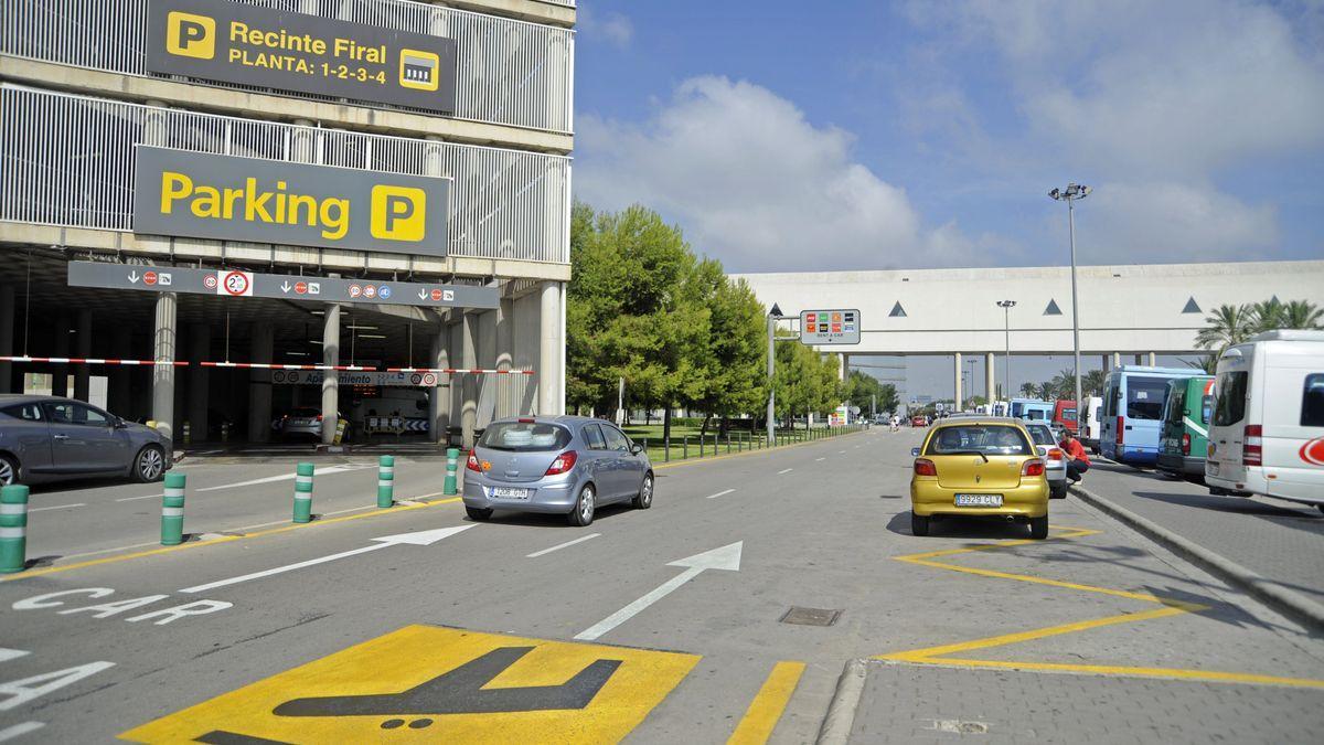 Das Parkhaus von Aena am Flughafen Palma.