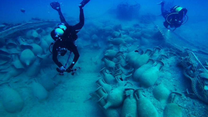 Bou Ferrer: Inmersiones a la gran nave mercante naufragada