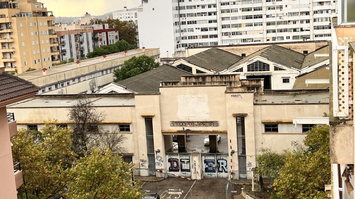 Vista del cuartel abandonado de Son Simonet en Palma.